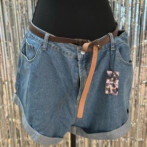 NWT Cider light wash Denim Shorts With Belt roll cuff Size 2XL